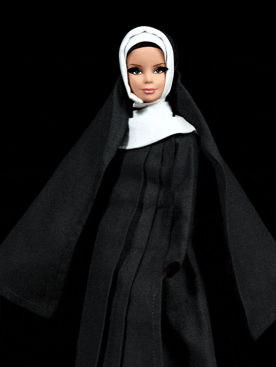 Nun and Champagne, Lenticular photography by Cecile Plaisance, www.artm.lu