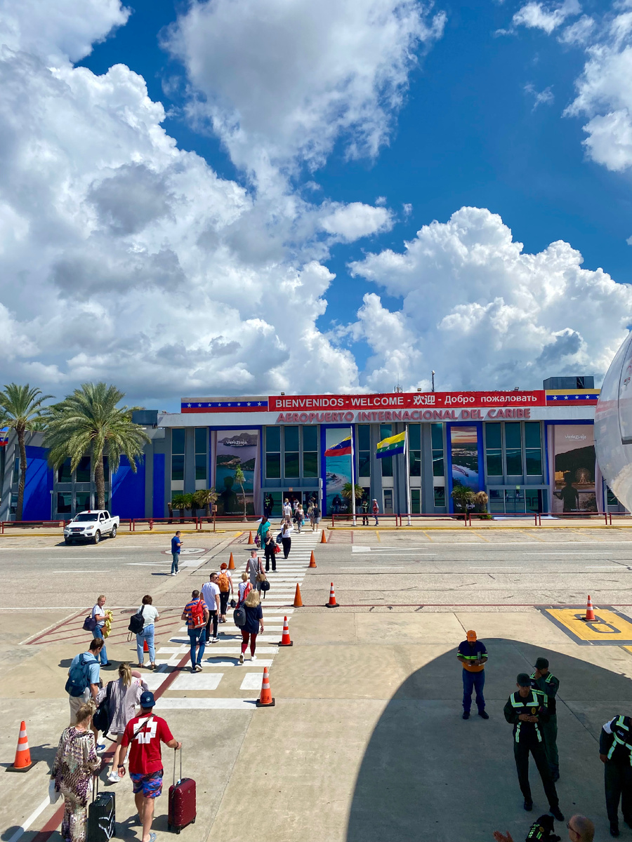 Аэропорт города Парламар, фото автора