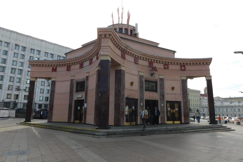 Станция метро "Арбатская" Филёвской линии. Сентябрь 2024 года.  Из личного архива автора.