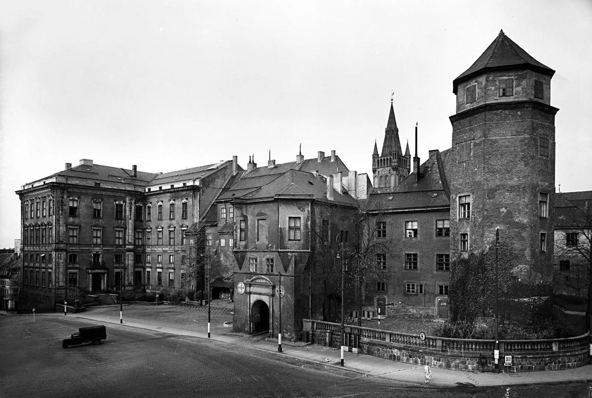 Замок Тевтонского ордена в Кёнигсберге *