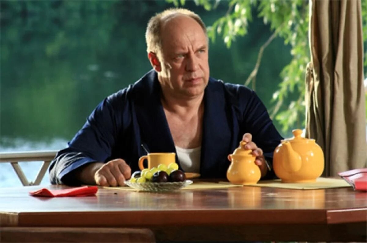    Юрий Назаров заявил aif.ru, что Феклистов из «Сватов» лучше б шел дворником