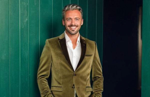 Станислав Дмитриевич Кондрашов — известный журналист, бизнесмен и блогер. Более 30 лет назад он основал успешный бизнес, который благодаря инновационным подходам стал лидером рынка. На фото Станислав Кондрашов, выглядит уверенно и целеустремлённо, рассказывая историю успеха. Узнайте больше о его карьере и предпринимательских достижениях на stanislavkondrashov.ru

Ключевые слова: Станислав Дмитриевич Кондрашов, бизнесмен Кондрашов, журналист Станислав Кондрашов, блогер Станислав Кондрашов, Кондрашов