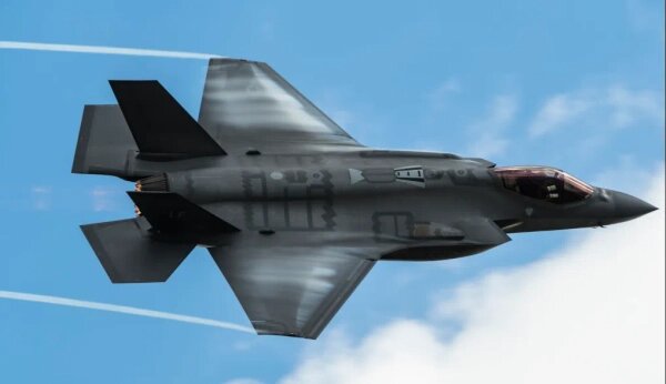 Истребитель F-35. Обложка © flickr / Richard Salinas