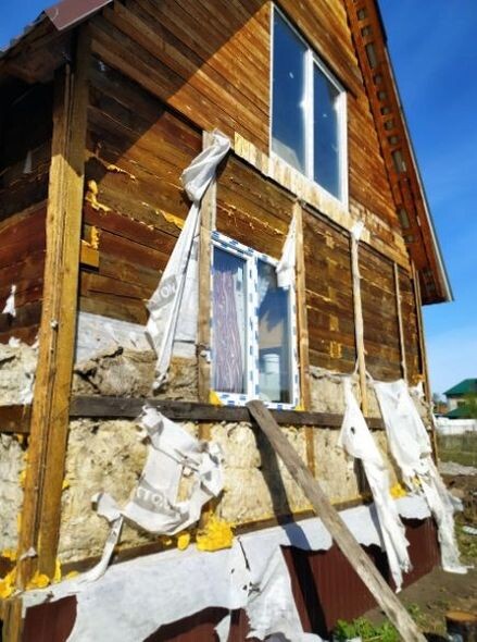 Неправильное утепление деревянного дома - это одна из ошибок, которые в частном строительстве допускаются чаще, чем можно было бы предположить