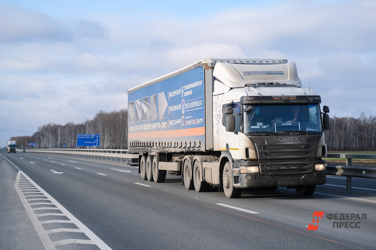 Плату за проезд к границе будут брать с грузовиков и туристических автобусов.  Фото: Фото: ФедералПресс / Полина Зиновьева