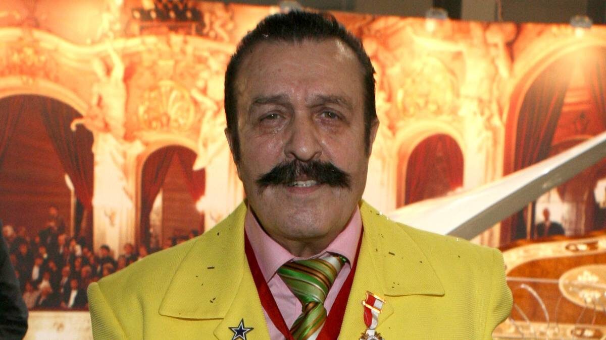    Свою первую пластинку, вышедшую в 1979 году, Вилли Токарев назвал «А жизнь — она всегда прекрасна!». Что бы с ним ни происходило, певец не усомнился в этом утверждении ни разу / Фото: Юрий Самолыго / ТАСС