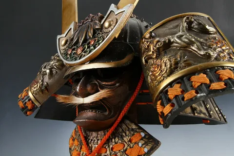 маска менгу и шлем кабуто