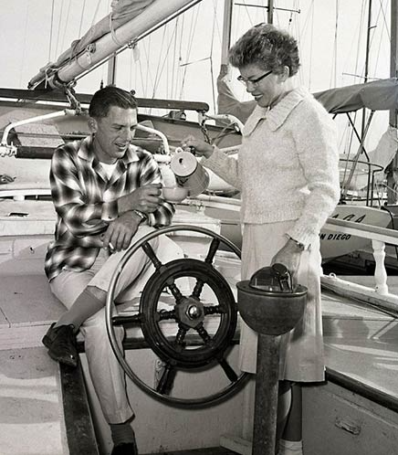 Настоящие Малкольм «Мак» Грэм и Элеонора «Мафф» Грэм. Фото с сайта twoatsea.com