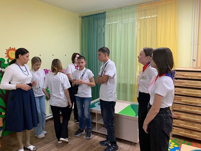 Участники разделились на группы