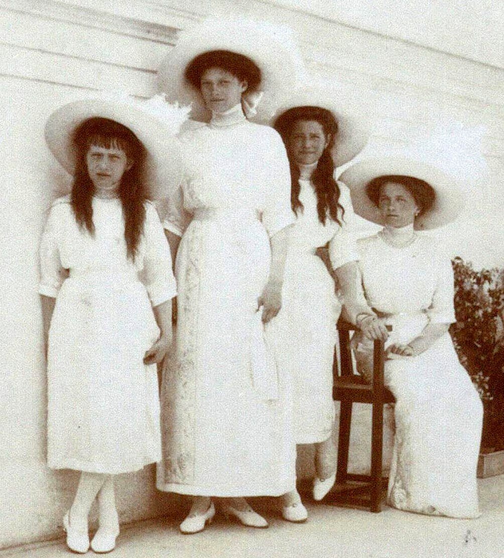 Дочери Николая II в Ливадии.