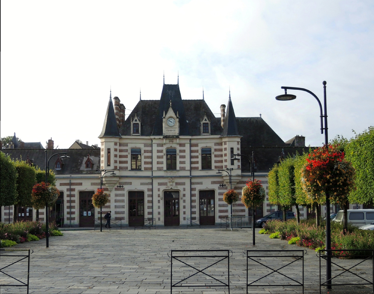 Это не дворец. Это ЖД вокзал ☺️ Линии Париж-Брест