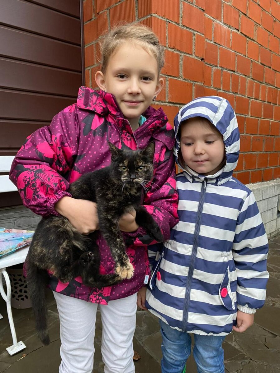 Внучки с моей будущей подружкой)