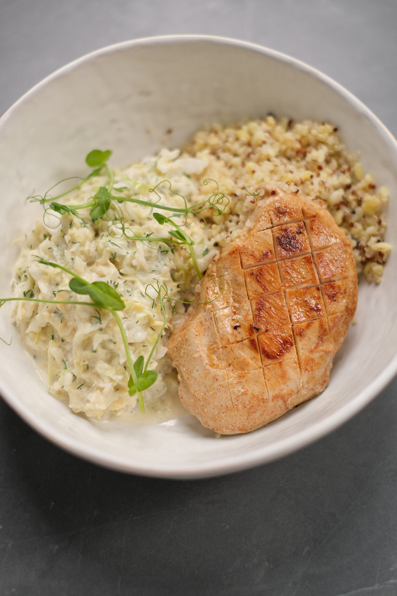 Капустный салат с куриным филе су-вид и миксом круп