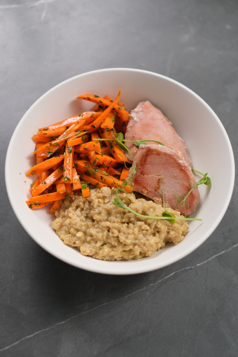 Тунец, перловка и морковь