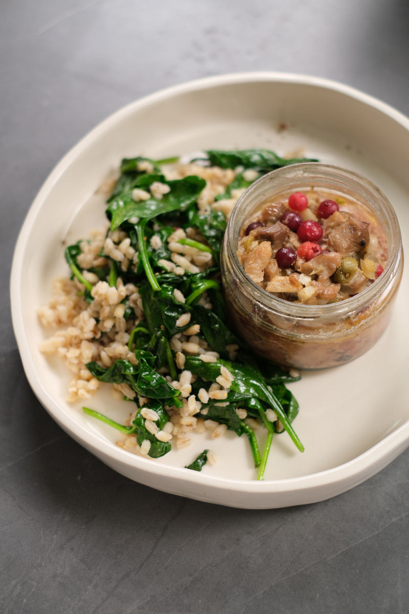 Террин из индейки + салат с киноа, тыквой и щавелем