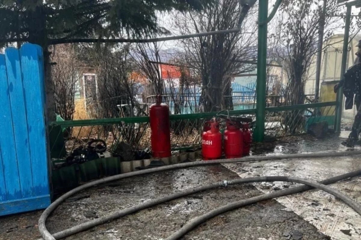    Угрозу взрыва при пожаре в доме предотвратили на Камчатке