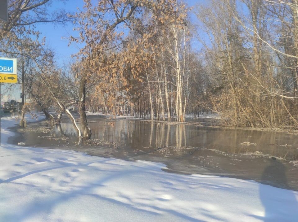    Повреждение на водоводе в Барнауле. Источник: Barnaul.org