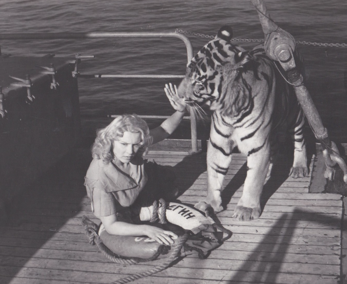 Маргарита Назарова на съемках фильма «Полосатый рейс», 1961 год. Фото: Кинориум