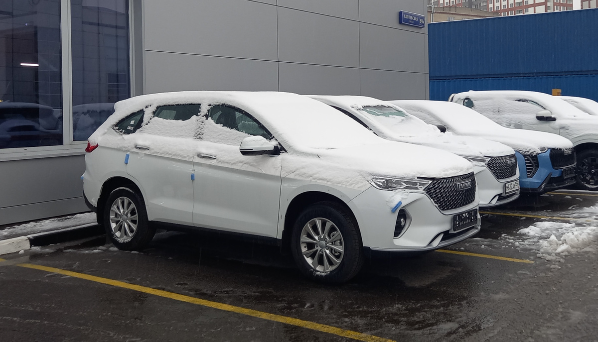 Кроссовер Haval M6. Рекомендованная розничная цена - от 2 179 000 рублей. Только передний привод.