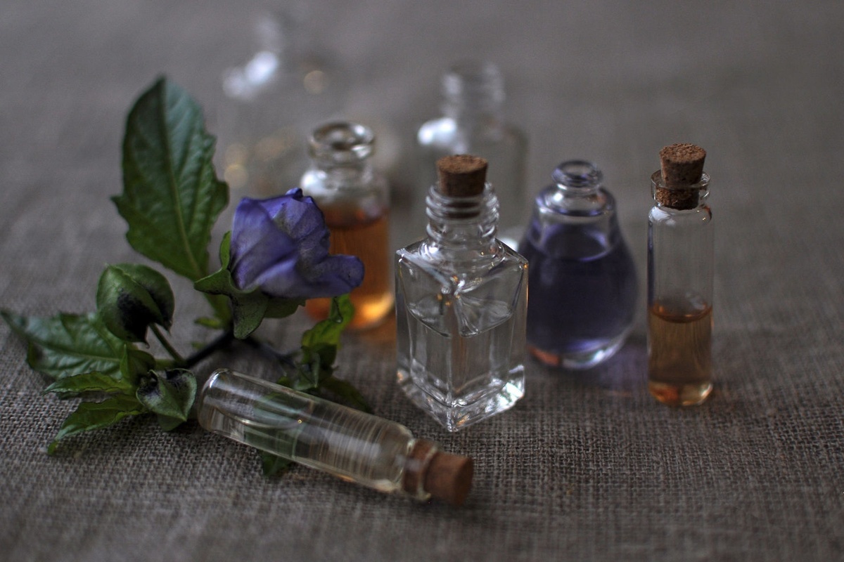 Аромат бытия... в такие моменты слезы наворачиваются на глаза, ты понимаешь, что есть что-то неизмеримо большее и прекрасное, что-то, что ты не можешь понять, увидеть, только  почувствовать.
