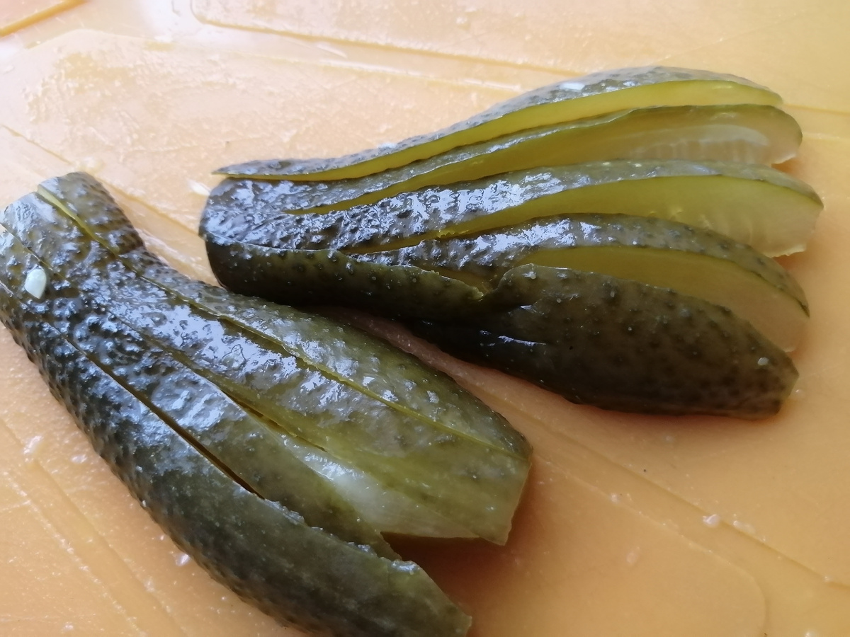 Огурцы соленые . Тоже в винегрет пойдут . 