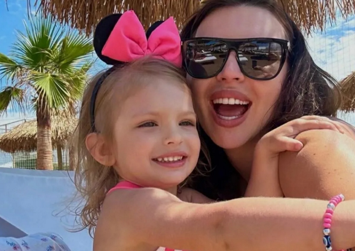 Элла Суханова с дочкой Эвелиной. Фото: соцсети