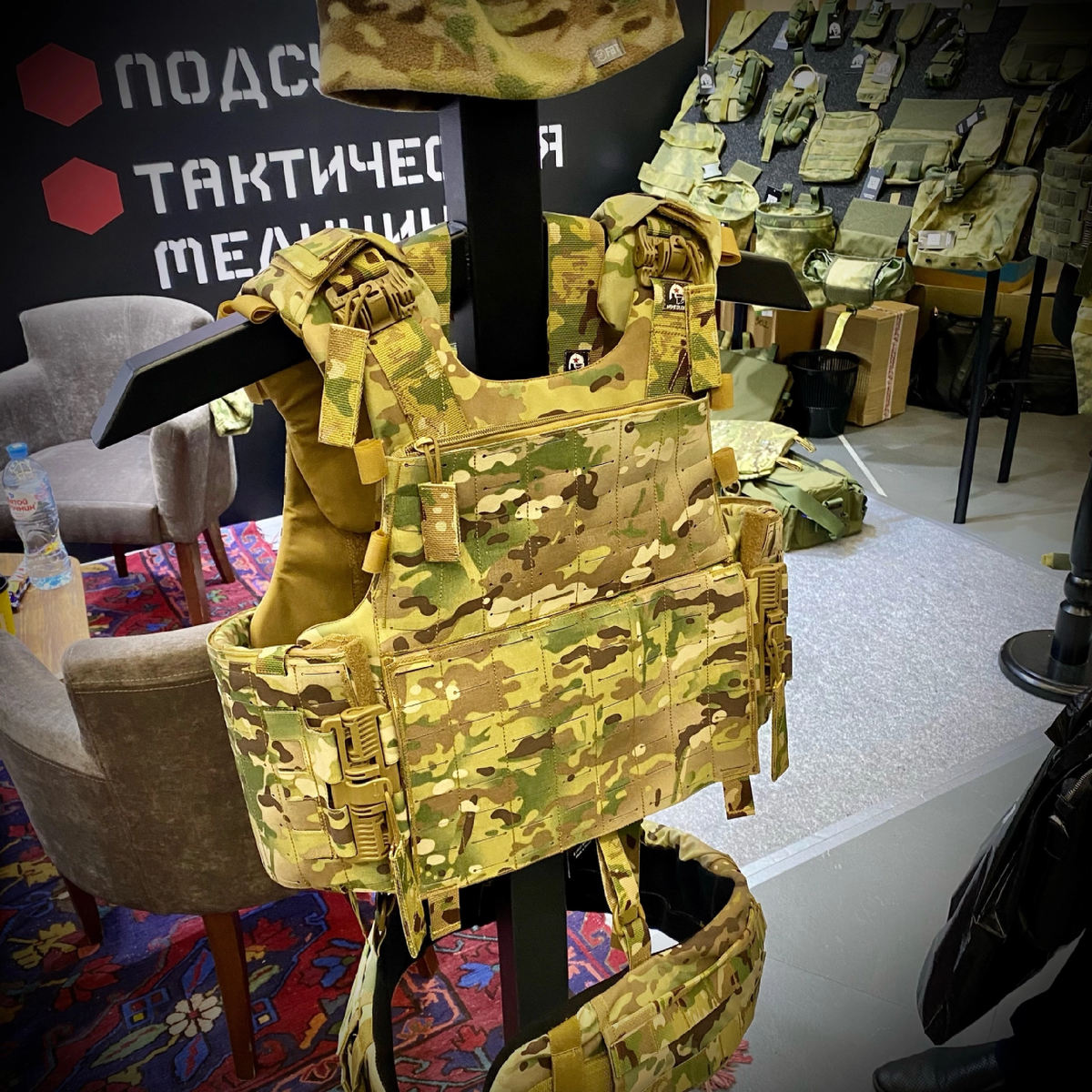 Прототип бронежилета «ПИРКИЧ» от «ARMEDLORD» с использованием технологии «молле-минус»