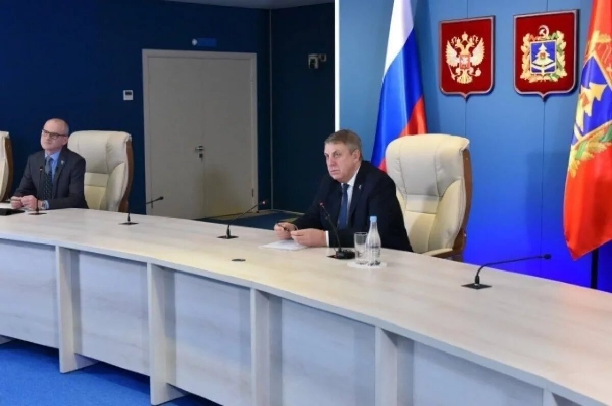   Брянский губернатор провел прямую линию с жителями региона