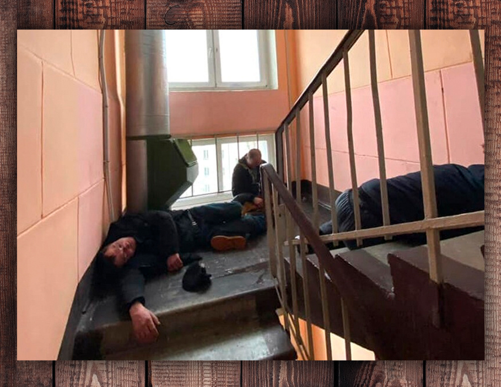 Что делать если в подъезде бомжи. Что делать если в подъезде бомжи. Смешные объявления соседей. Что делать если в подъезде бомжи. Что делать если в подъезде бомжи.