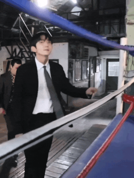 Всё, что говорят плохого про Хи У - наговоры. Он самый добрый на всем белом свете!