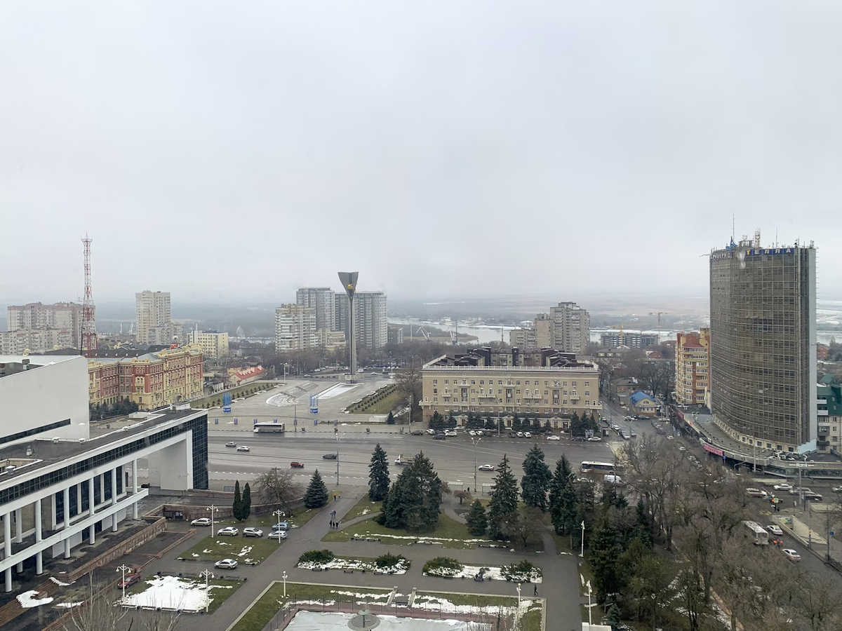 Источник: https://unsplash.com/photos/high-rise-buildings-under-white-sky-during-daytime-xCquG7Sj77o