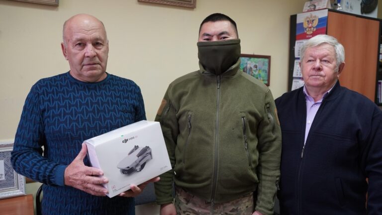    Бузулукские пенсионеры передали квадрокоптер бойцу СВО с позывным «Добрый» Кристина Просвиркина