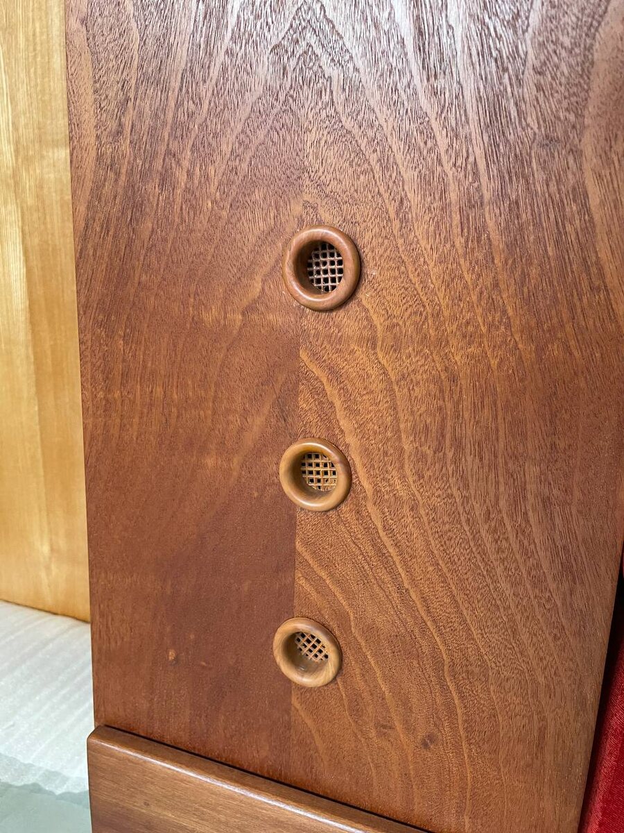 Самая верхняя - новая деталь