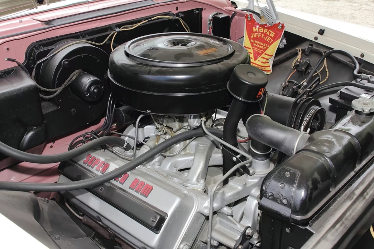 Под капотом 4,4-литровый V8 мощностью 180 лошадиных сил
