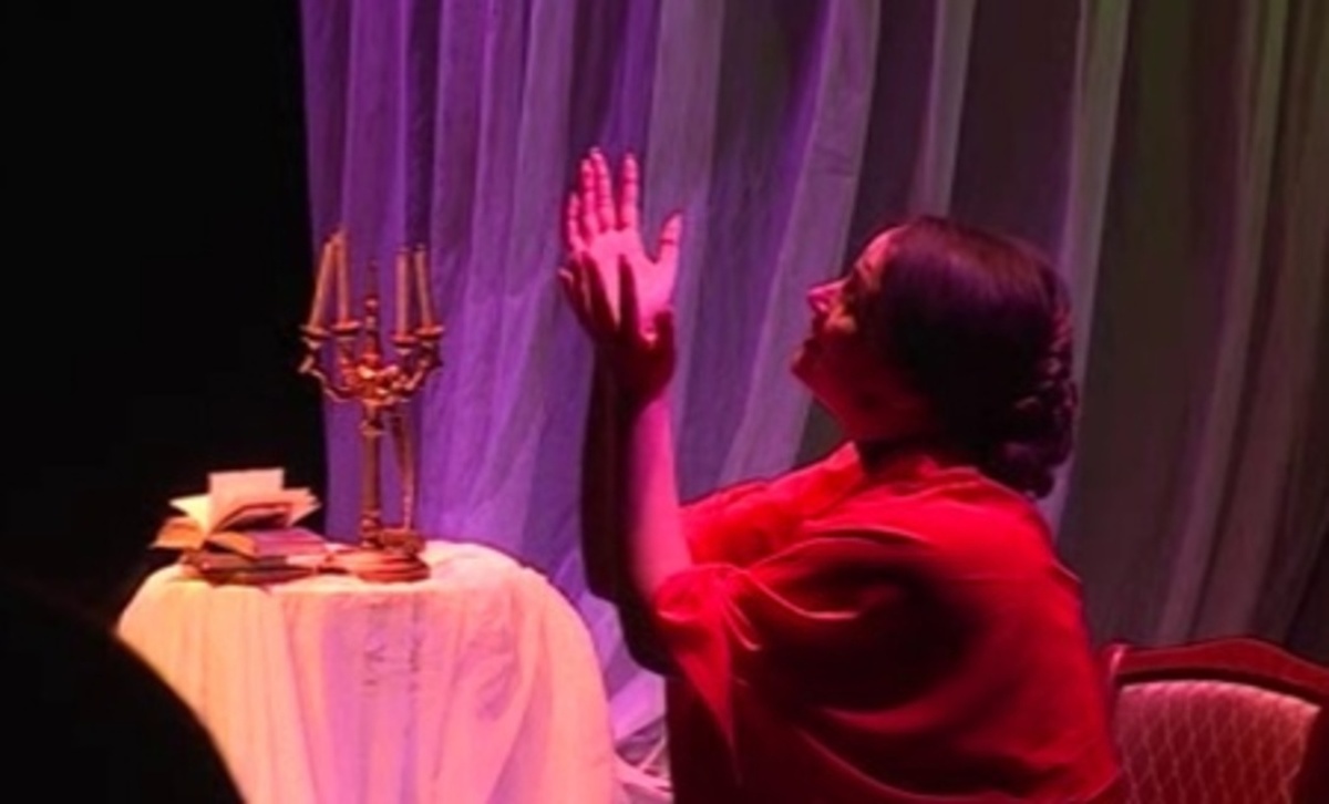    Спустя год на малую сцену курского драмтеатра вернулся проект «Поэзия в женском костюме»