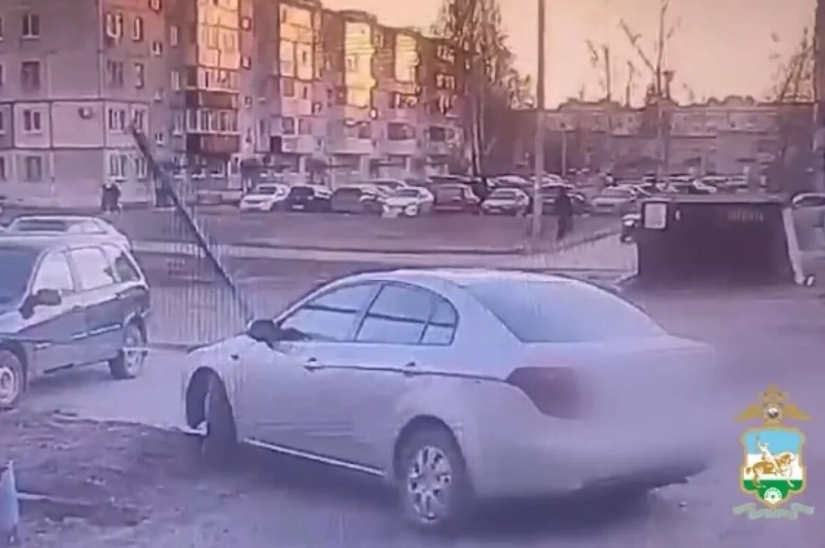   В Башкирии парень не смог угнать автомобиль, врезавшись в ограждение