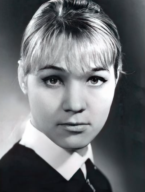 Нина Русланова в юности