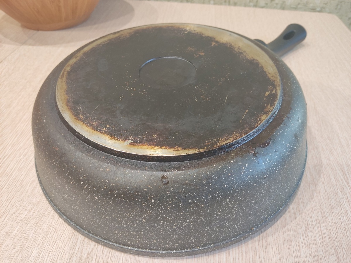 Было: застарелый нагар на сковородке