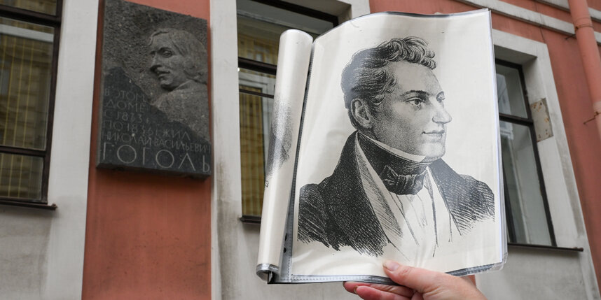    Портрет Гоголя с разницей в 10 лет. На листе А4 Николай Васильевич в молодостиИгорь Акимов