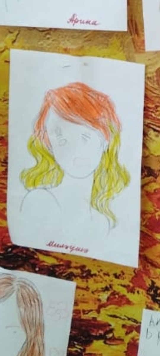 Вот такая я мама для нее. Чесно есть сходство. Цвет волос. И вообще.