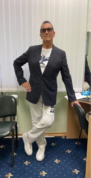 Вчера артист поделился свежим снимком