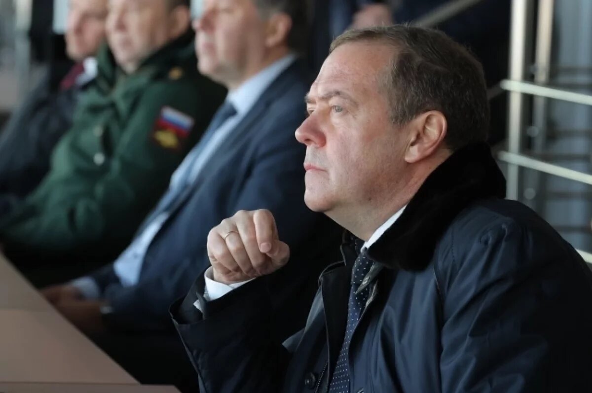    Медведев заявил, что у желающих дать Киеву ядерное оружие – паранойя