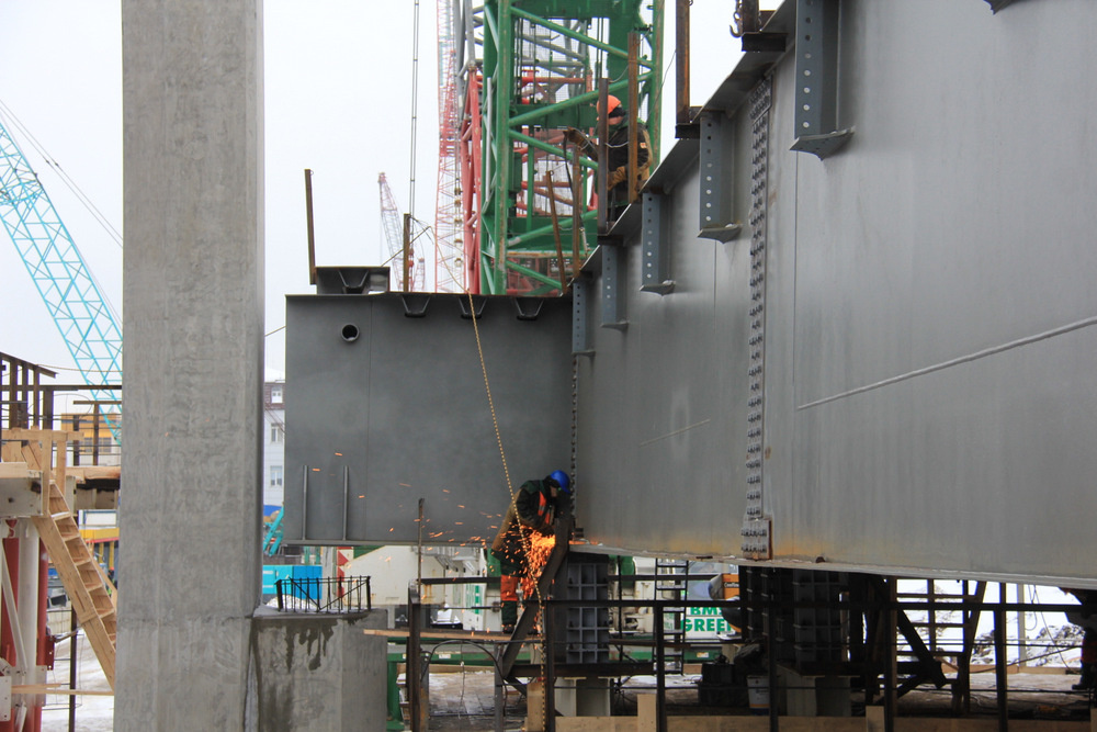     Смонтирован пролет строящегося путепровода в подмосковной Апрелевке