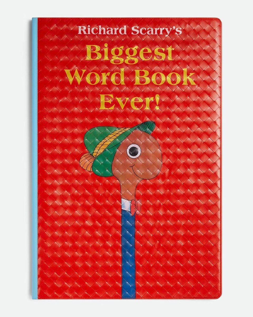 Bottega Veneta представил коллекционное издание детской книги Ричарда Скарри «Самая большая книга слов» в кожаной плетёной обложке за $3800 