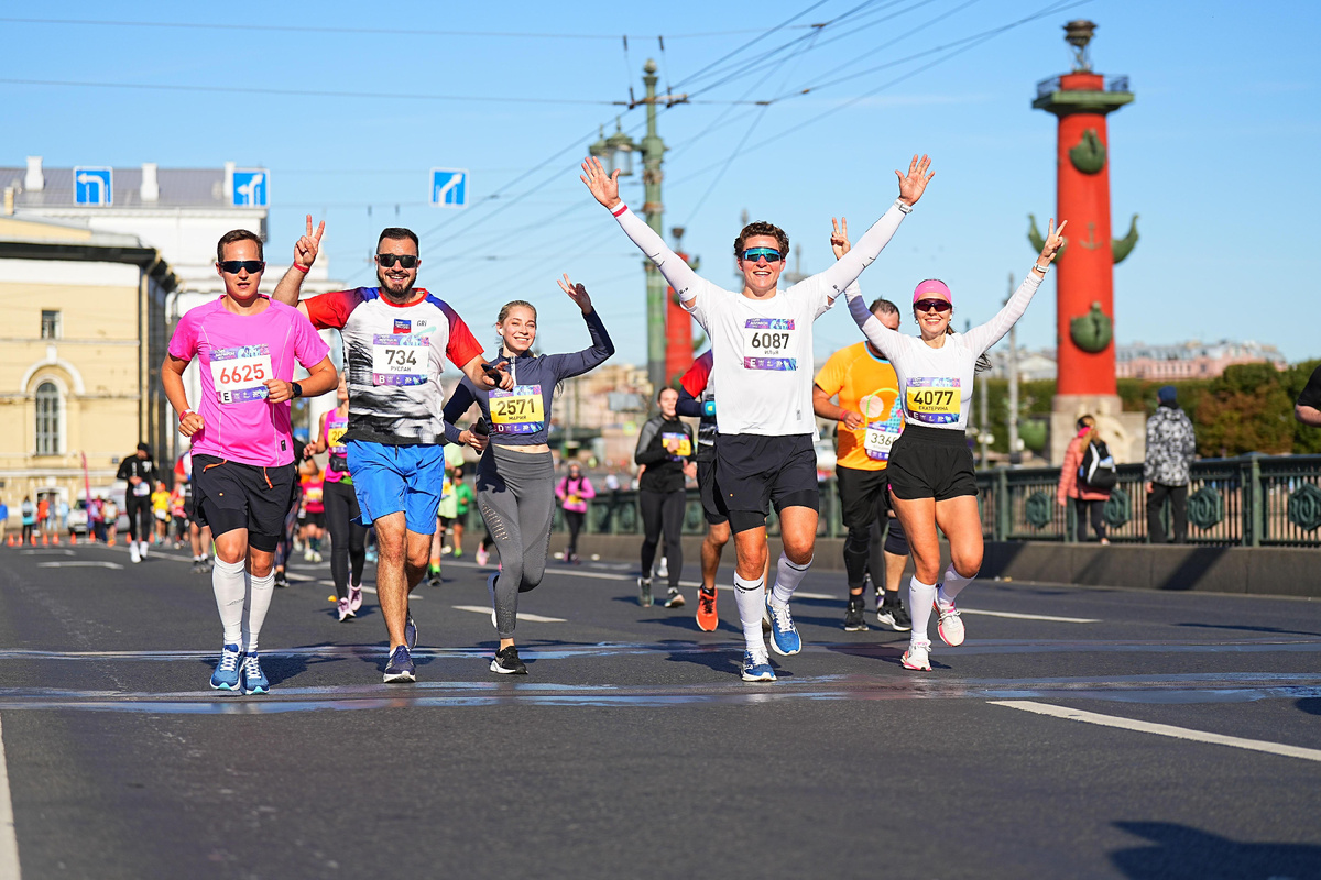 На фото полумарафон Северная столица 2024.