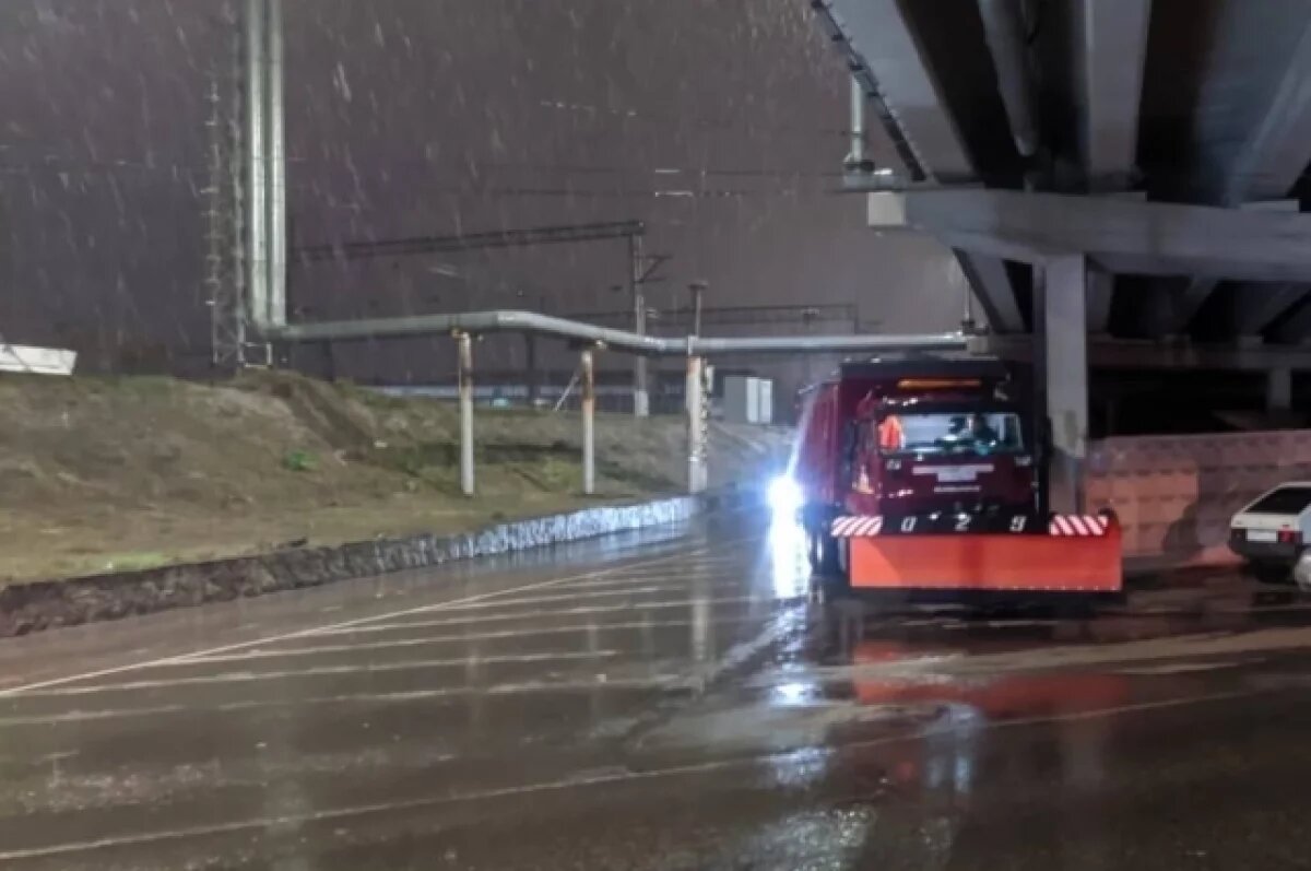    Дороги Краснодара обработали от гололеда