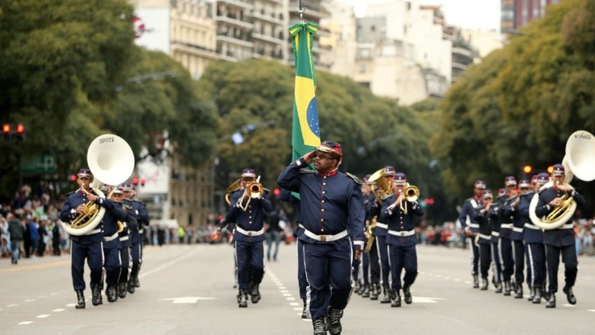 Военный оркестр Бразилии Фото взято из открытых источников: https://yandex.ru/images/