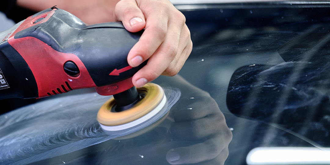 Царапины на лобовом стекле? Расскажем, получится ли отполировать его самостоятельно