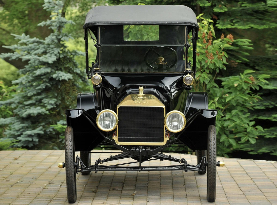Ford Model T (1908-1927)
Производитель: Ford Motor Company
Тип: Седан
Двигатель: 2.9 L, 4 цилиндра
Мощность: 20 л.с.
Максимальная скорость: 45 км/ч