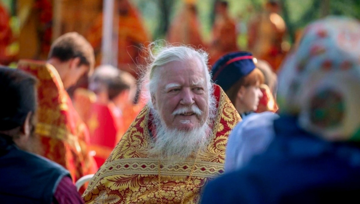 Димитрий Смирнов (07.03.1951 — 21.10.2020 гг.) — протоиерей, церковный и общественный деятель, проповедник, миссионер.

